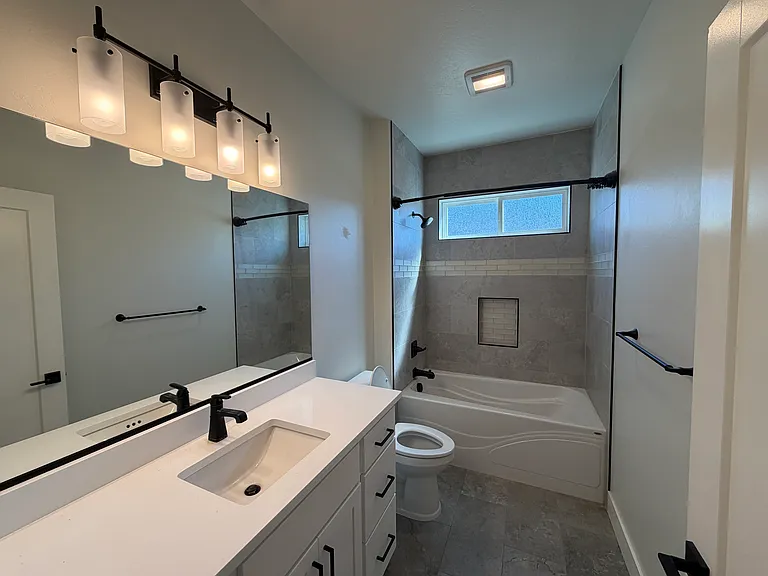410 Castle Rock Dr — Photo 4