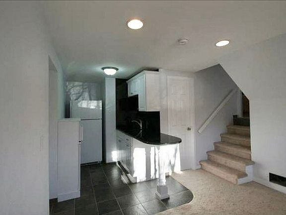 3rd image of 4605 Moorhead Ave