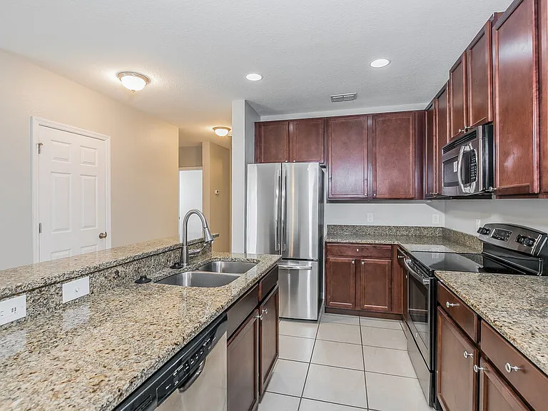 3722 Brambly Ave — Photo 6