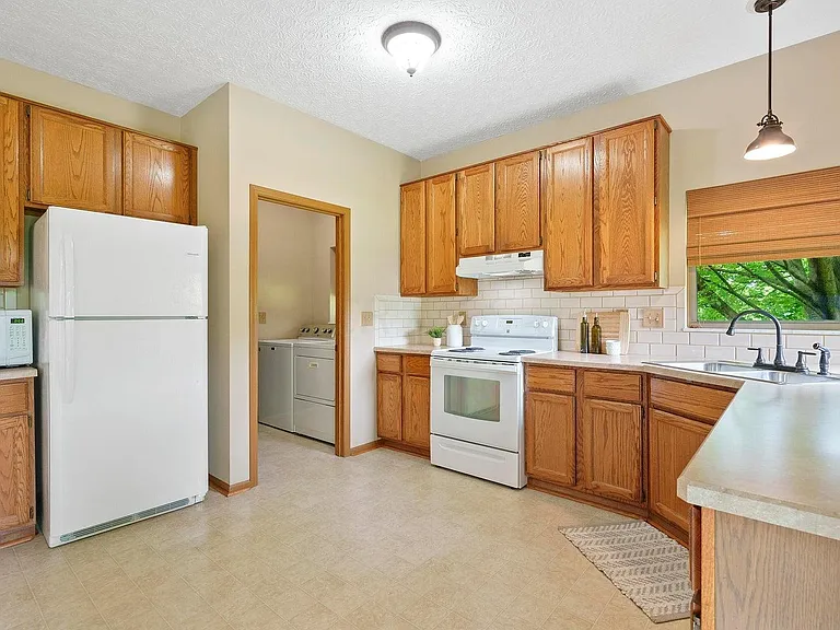 758 N Starr Dr — Photo 13