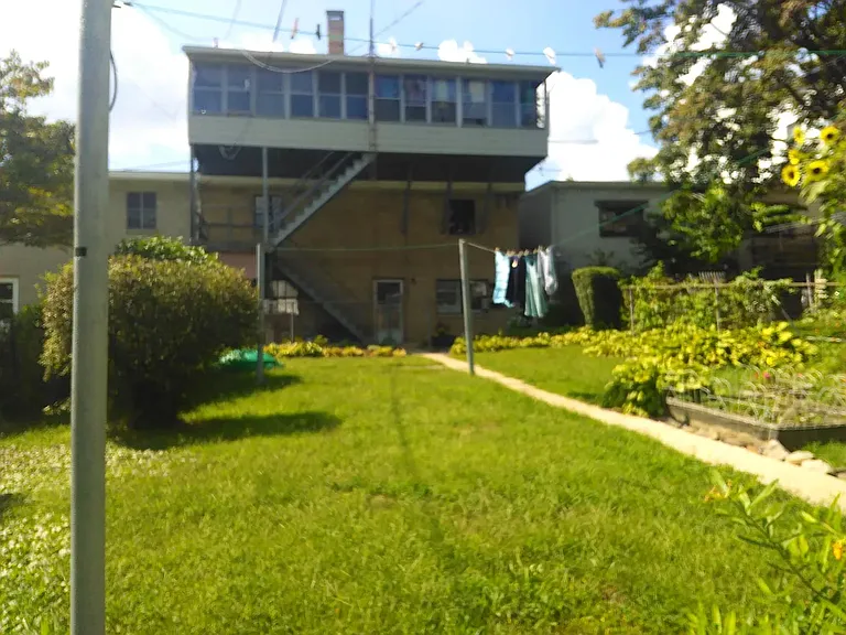 224 E Aly N — Photo 2