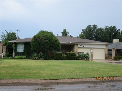 1804 Huntington Ave, Nichols Hills, OK, 73116