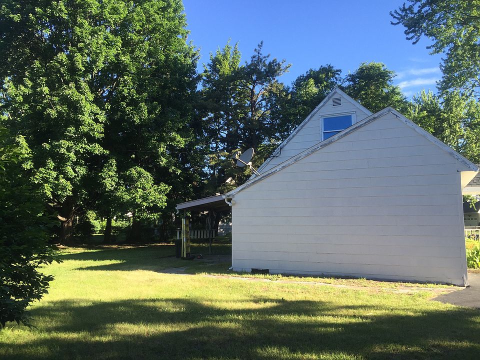2nd image of 90 Locust Park