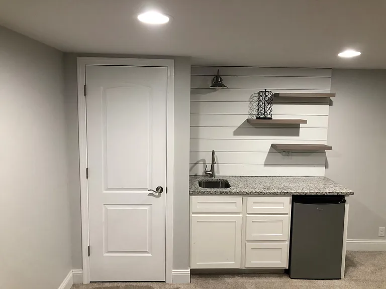 Basement wet bar