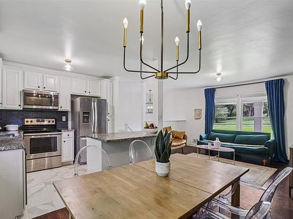 3rd image of 3453 Tulip Dr