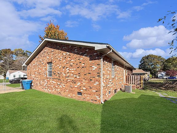 4th image of 5505 Thompkins Ct #B