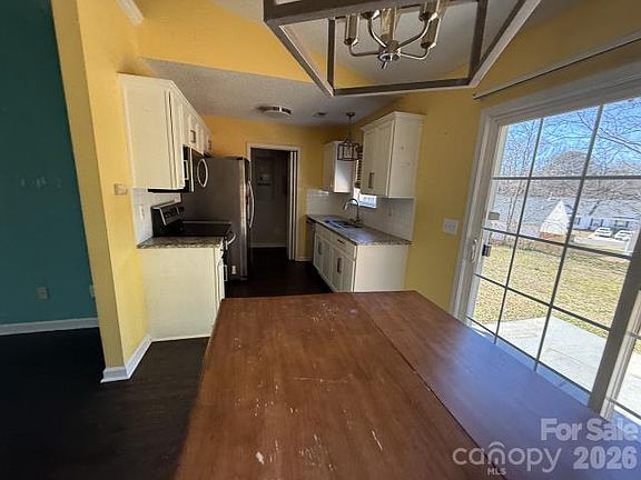 4th image of 1267 Camellia Ct #31A