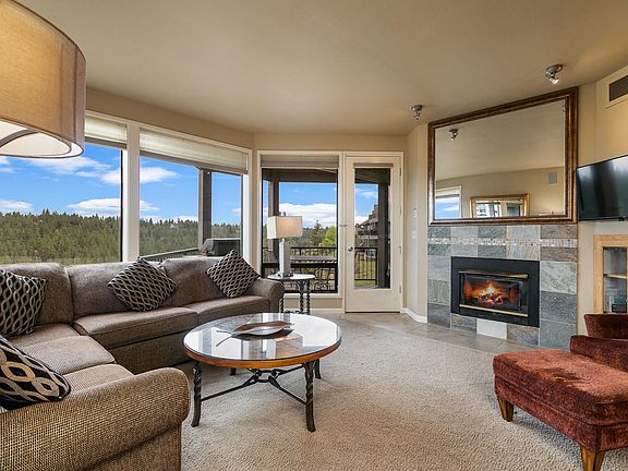 Amazing floor to ceiling windows>