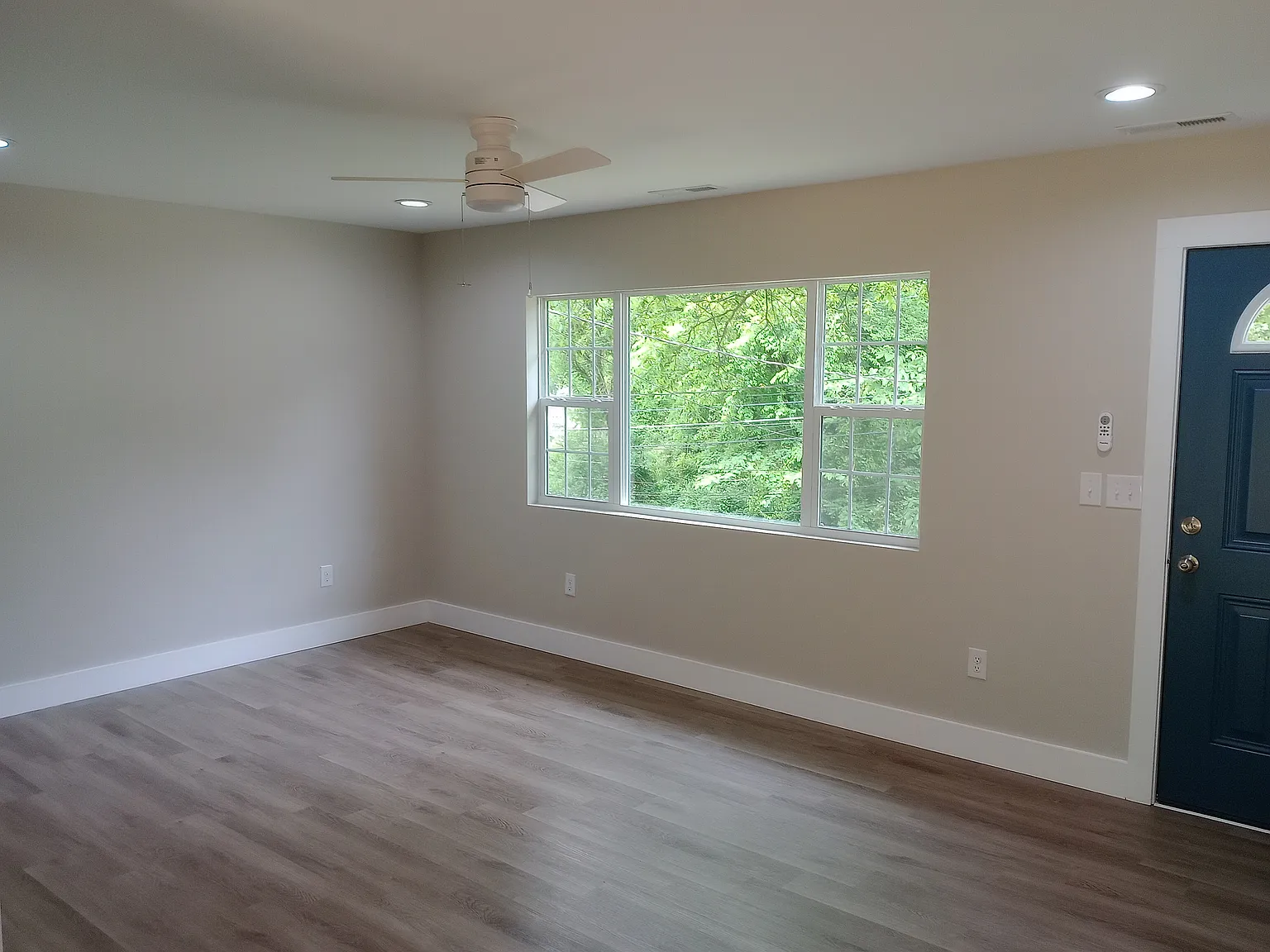 3 bed, 1088 sqft, $2,100 — Photo 3