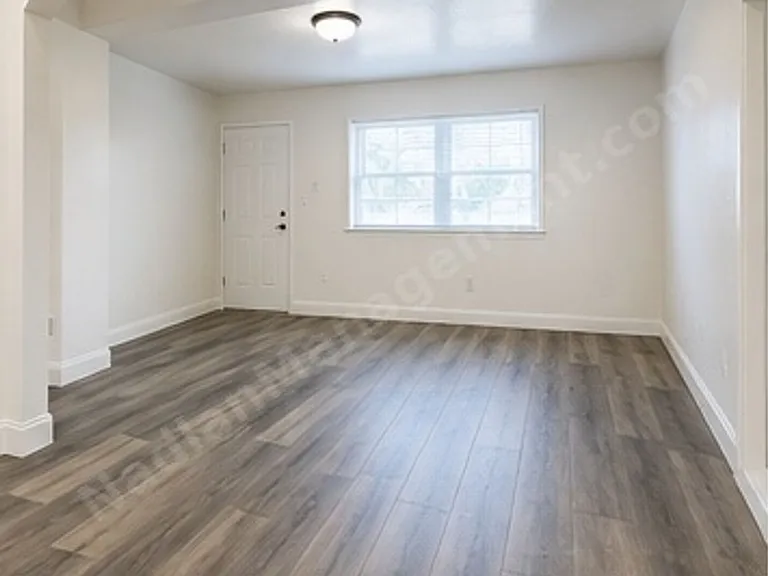 1545 NW 8th Ave — Photo 36