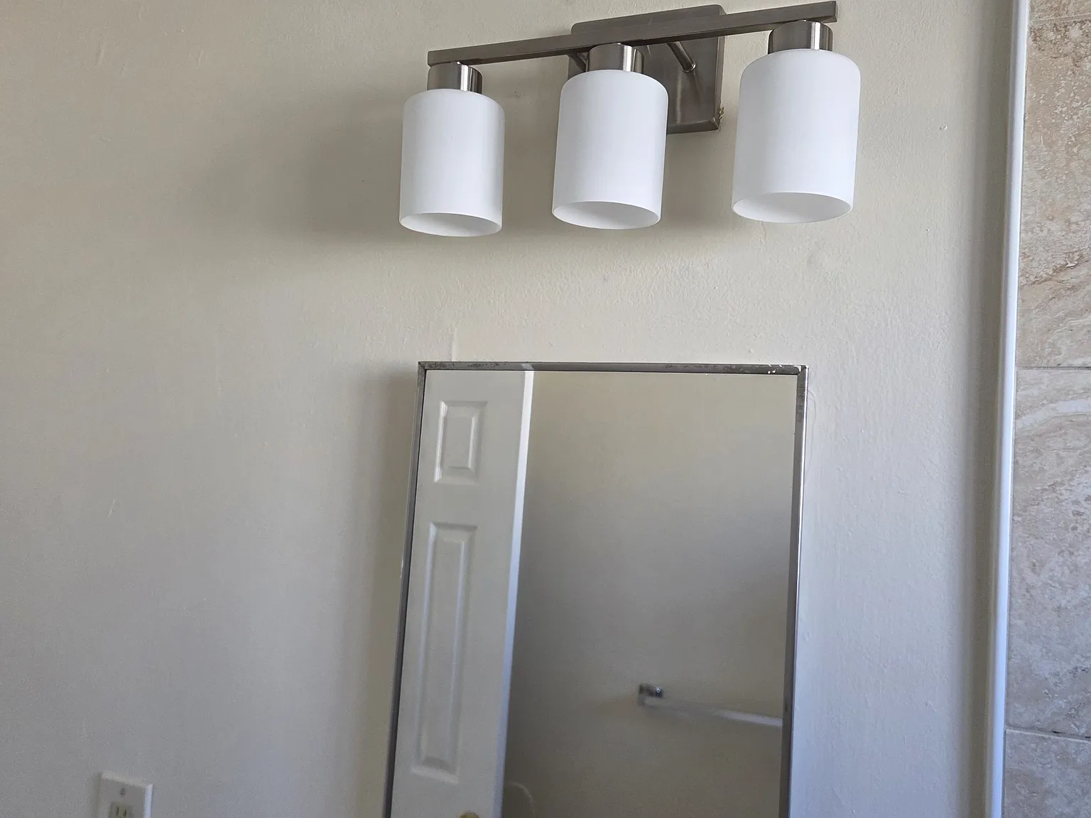 2 bed, 875 sqft, $2,400 — Photo 2