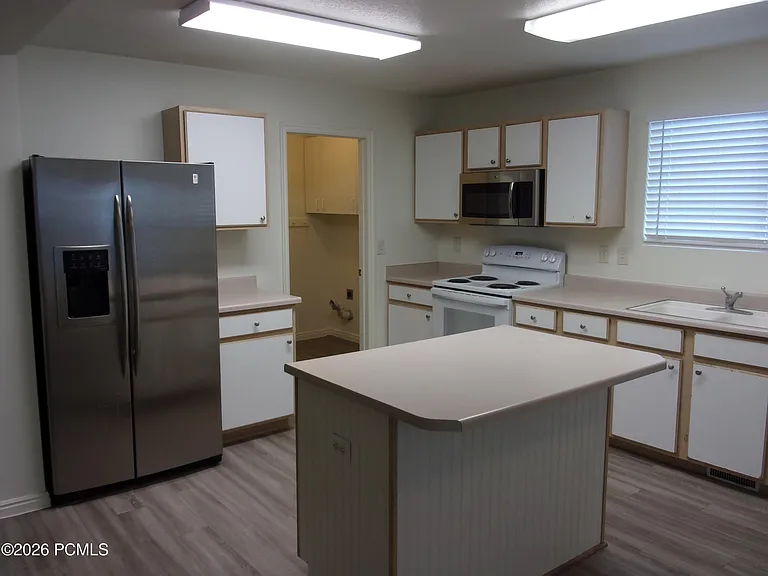 88 E Rainbow Way — Photo 11
