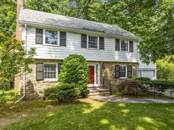 33 Thackeray Rd, Wellesley, MA 02481
