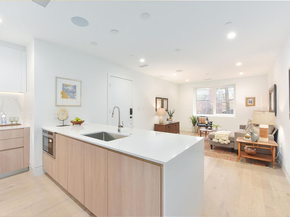 4013 Davis Pl NW 5 Washington-large-004-030-DSC 6746Edit-1498x1000-72dpi_01142022