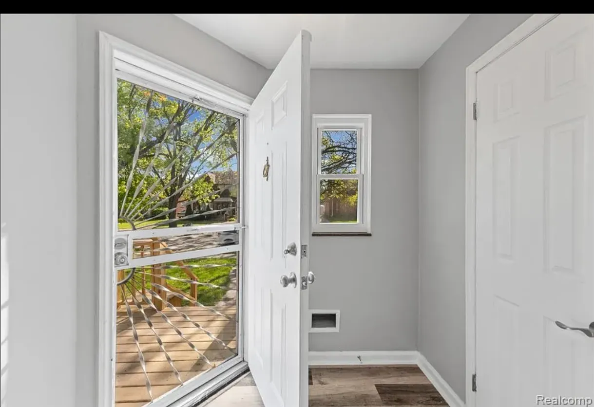 3 bed, 1483 sqft, $1,700 — Photo 3