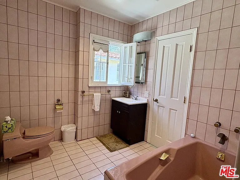 414 N Las Palmas Ave — Photo 23