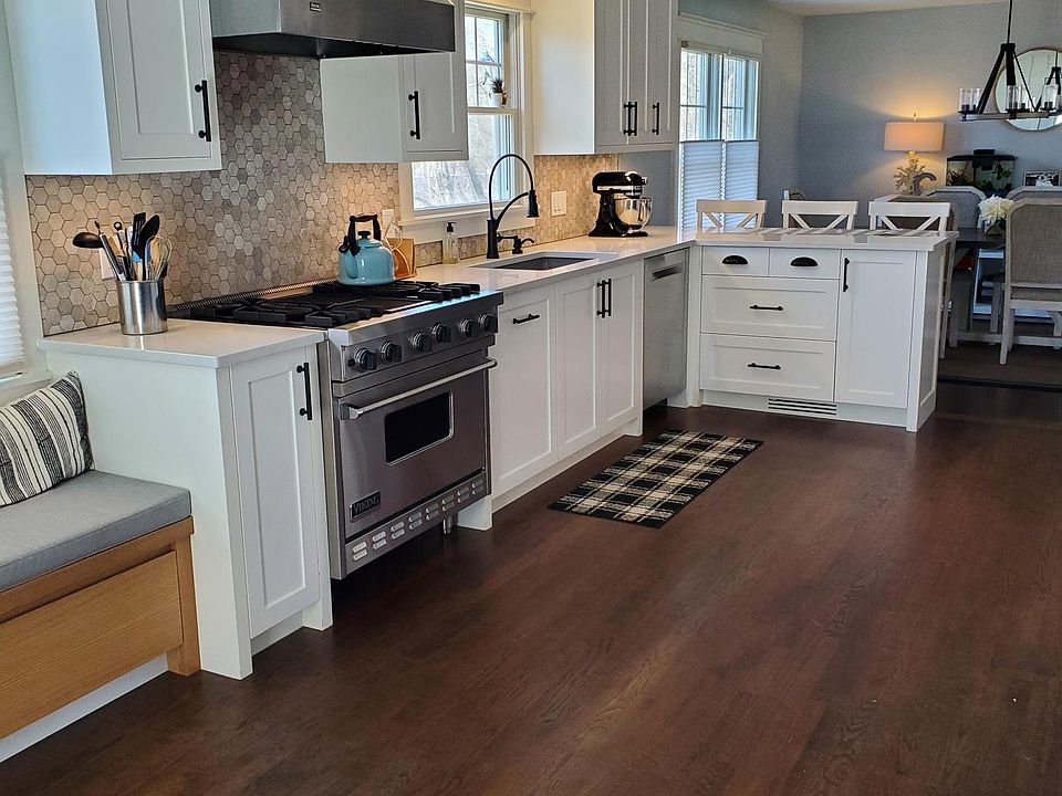 1st image of 160 Lynn Ave