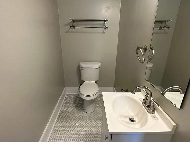 2121 Winona Ave #335 — Photo 9