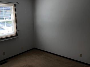 8106 Valley Rd, La Vista, NE 68128