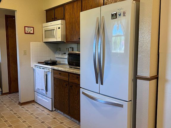 4th image of 904 E 6th Ave