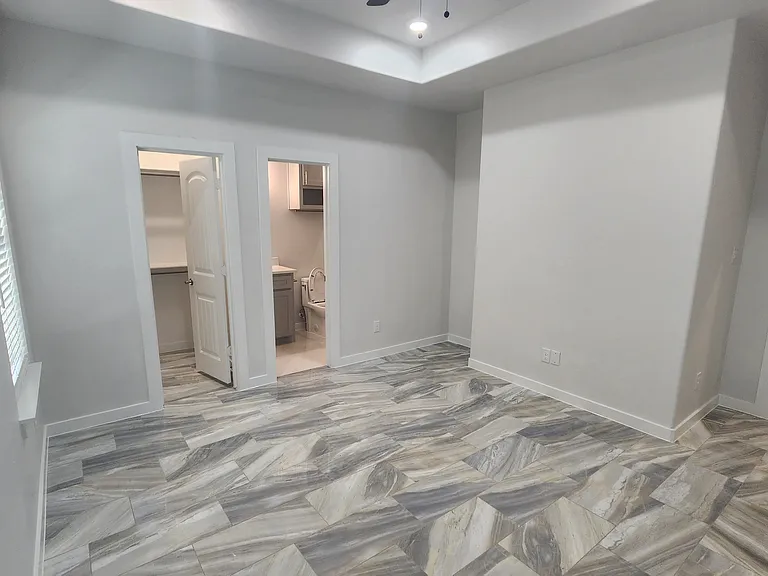 313 Clarence St #315 — Photo 4