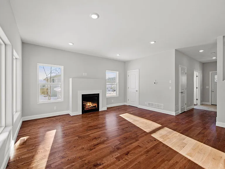 237 Jackson Ave N — Photo 17