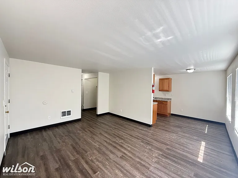 1303 Garfield Ave — Photo 3