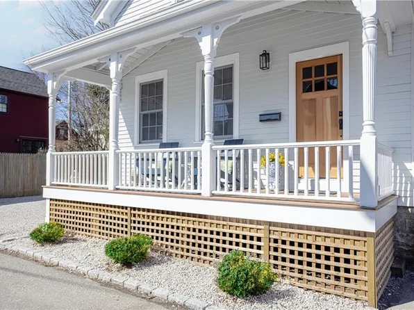 4 Gladding Ct, Newport, RI 02840