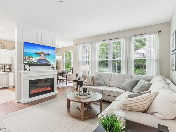 5th image of 1912 Pembrooke Ln