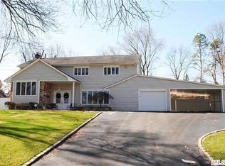 37 Wintergreen Dr, Melville, NY 11747