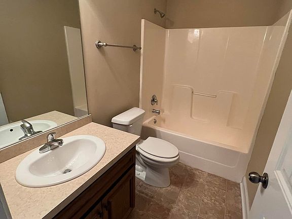 5th image of 550 Lee Road 450