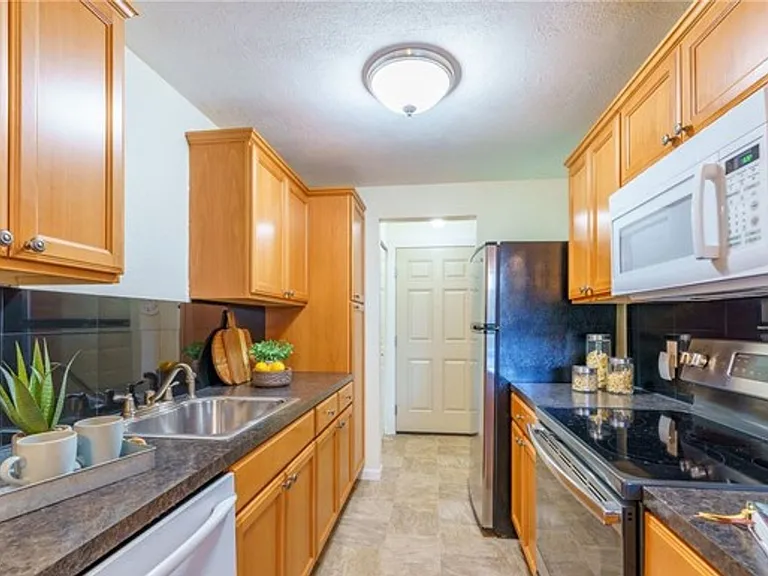 12505 NE 117th Pl #J1 — Photo 10