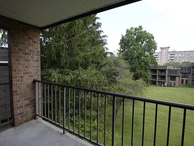 Charlesgate Apartments — Photo 15