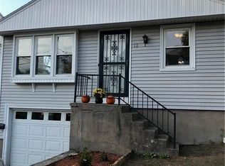 12 Pond St, Pawtucket, RI 02860