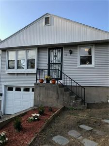 12 Pond St, Pawtucket, RI, 02860