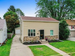 916 Division St, Algoma, WI 54201