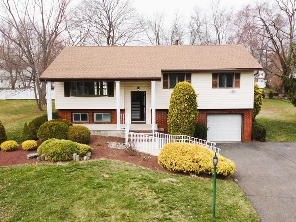 39 Willow Grove Way, Manalapan, NJ 07726
