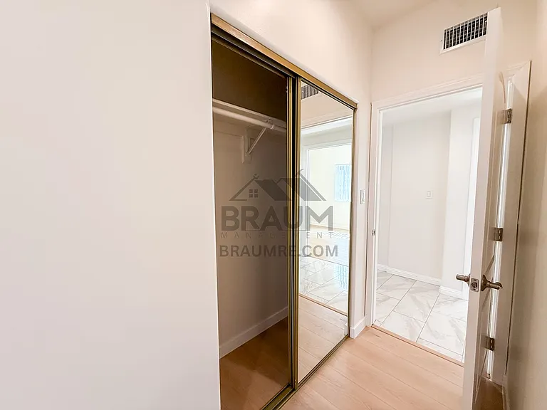 1423 Franklin St — Photo 31
