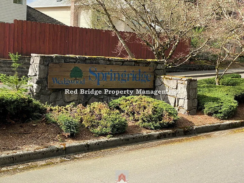 3 bed, 2.5 bath, 2069 sqft, $2,795 — Photo 2