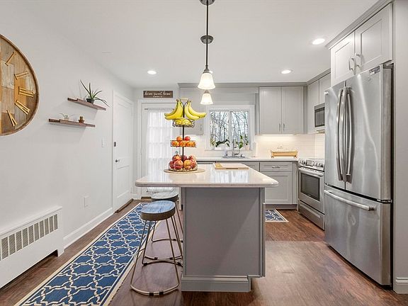 2nd image of 33 Eastford Rd