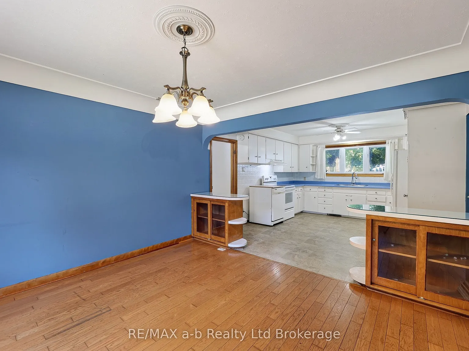 3 bed, $2,250 — Photo 2