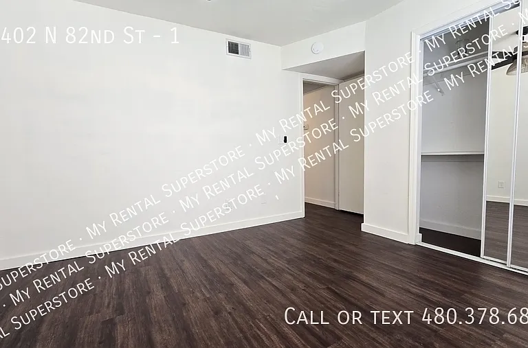 15402 N 82nd St #1 — Photo 1
