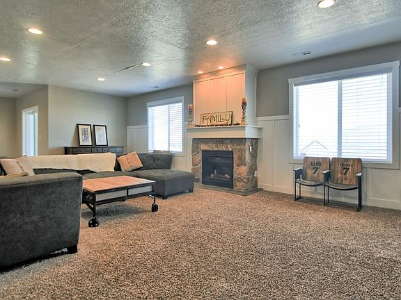3rd image of 1498 S Rocky Ridge Ln