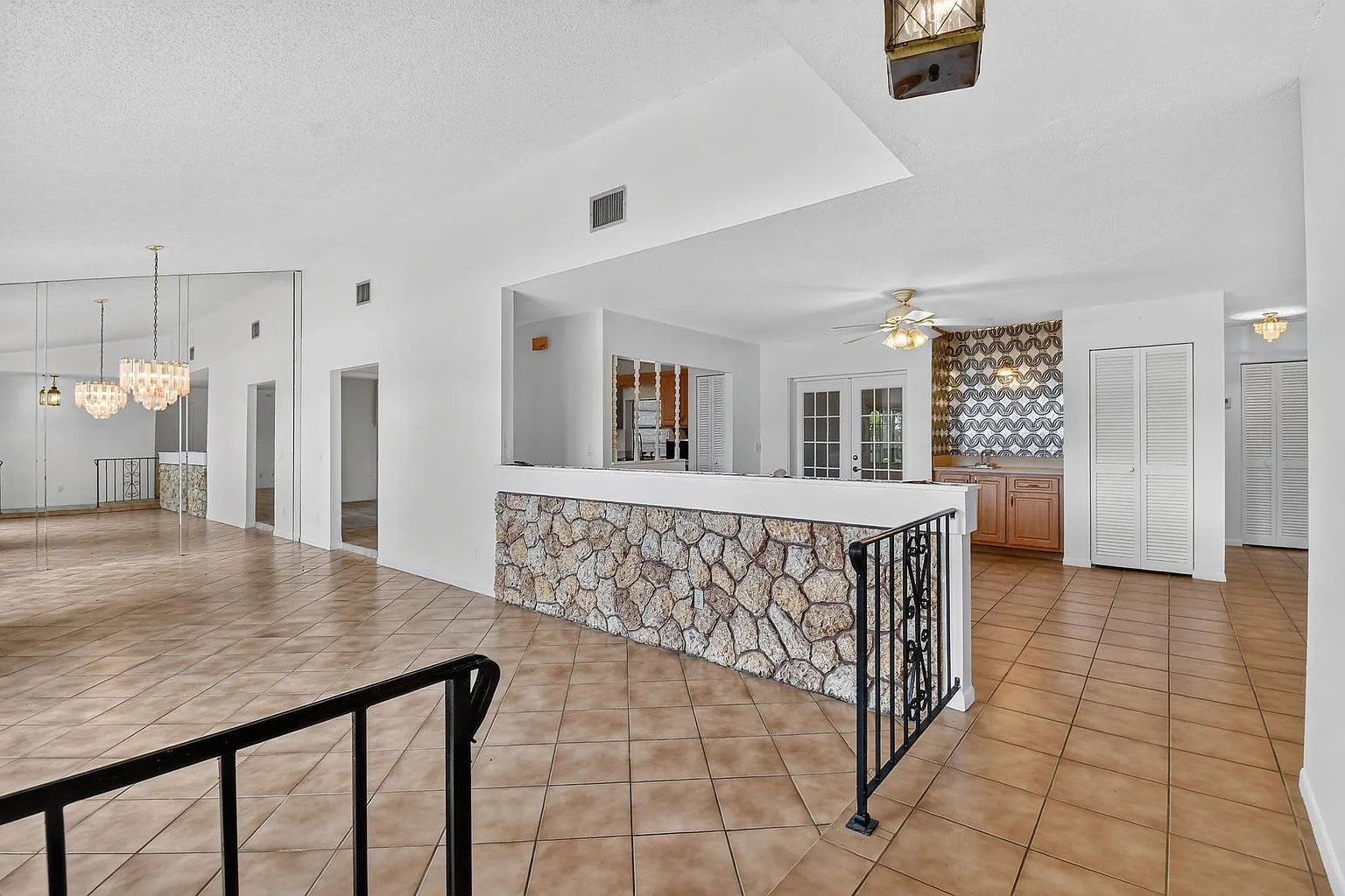 3 bed, 1849 sqft, $2,850 — Photo 3