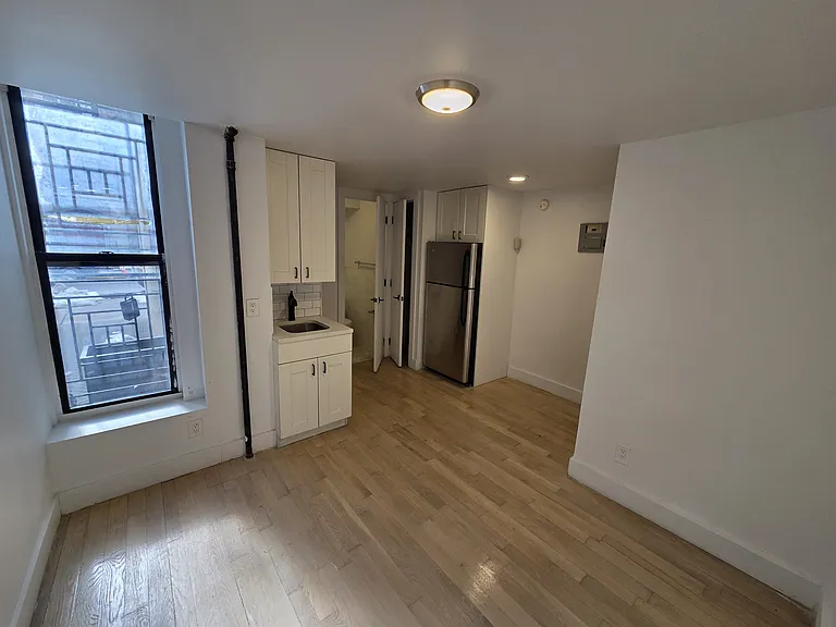 137 W 137th St #1C — Photo 3