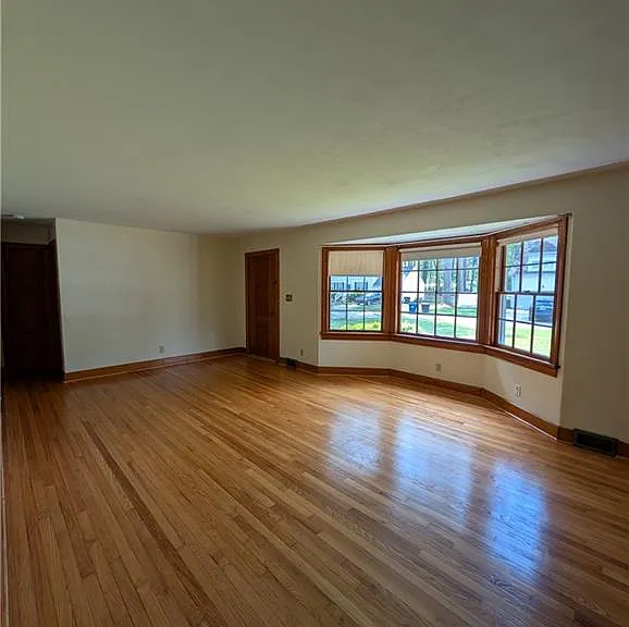 4720 Haywood Dr — Photo 4