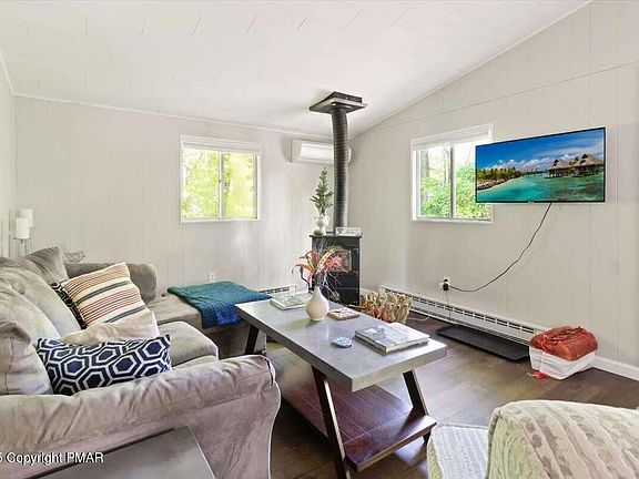 5th image of 102 Sweet Briar Rd