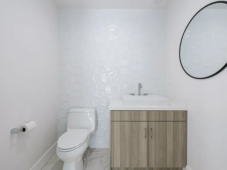 745 N Gramercy Pl — Photo 13