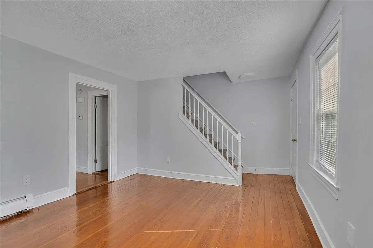 2 bed, 1.5 bath, 1072 sqft, $2,300 — Photo 2