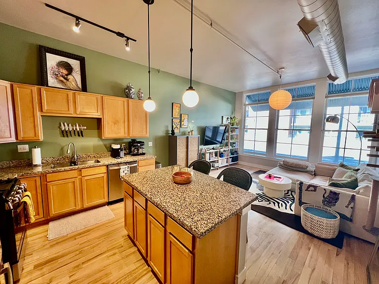 2441 N Broadway #102 — Photo 17